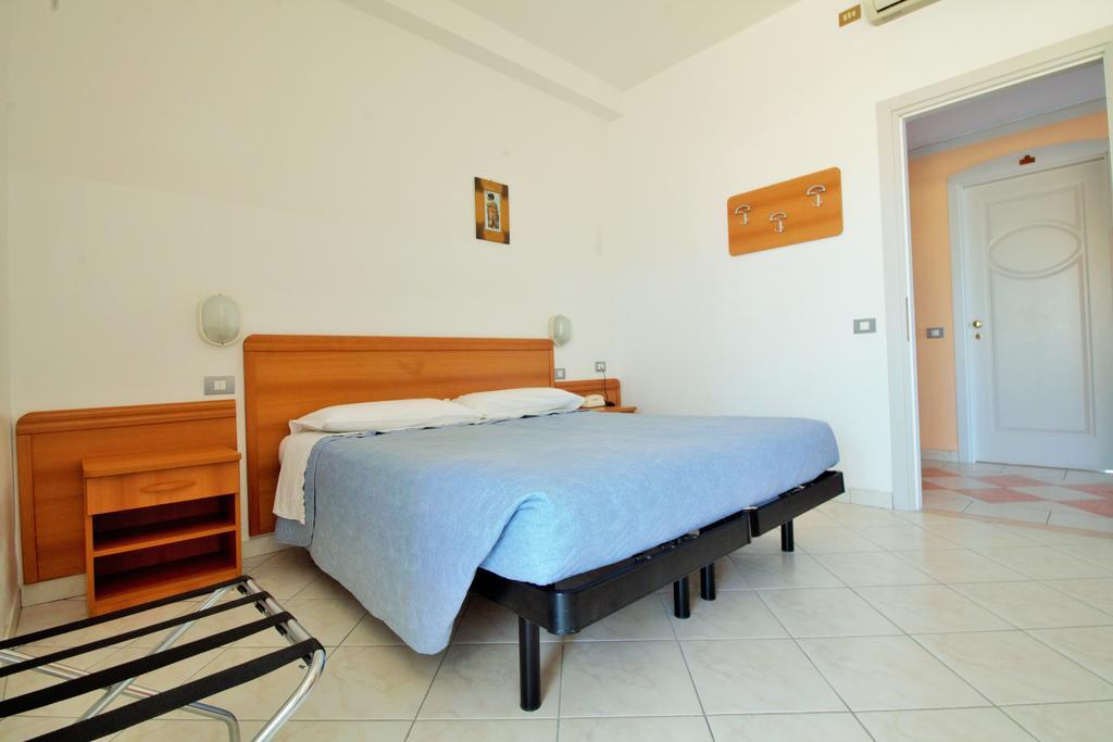Hotel Casadei Fano Szoba fotó
