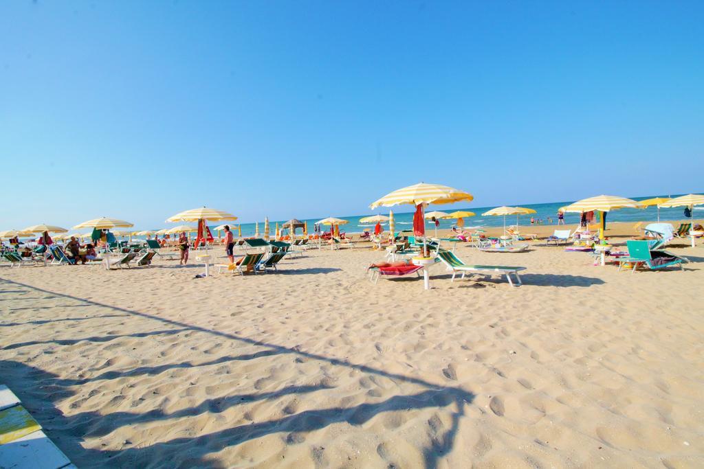 Hotel Casadei Fano Kültér fotó