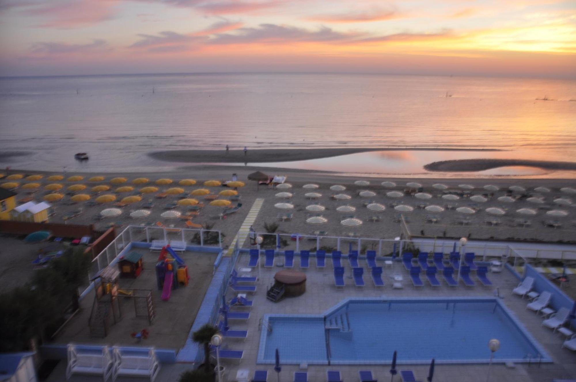 Hotel Casadei Fano Kültér fotó