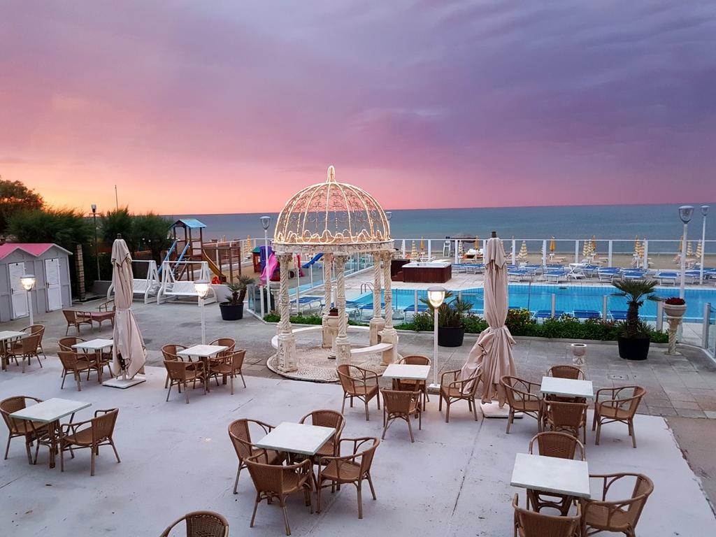 Hotel Casadei Fano Kültér fotó