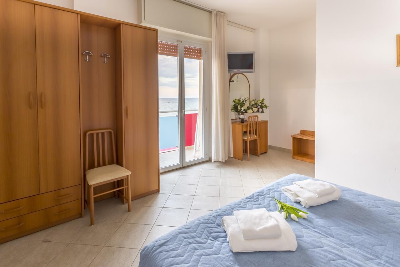 Hotel Casadei Fano Kültér fotó