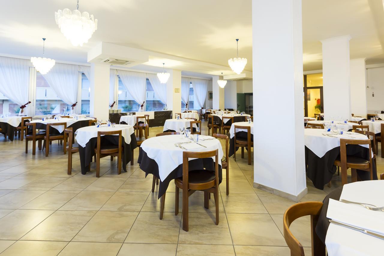 Hotel Casadei Fano Kültér fotó