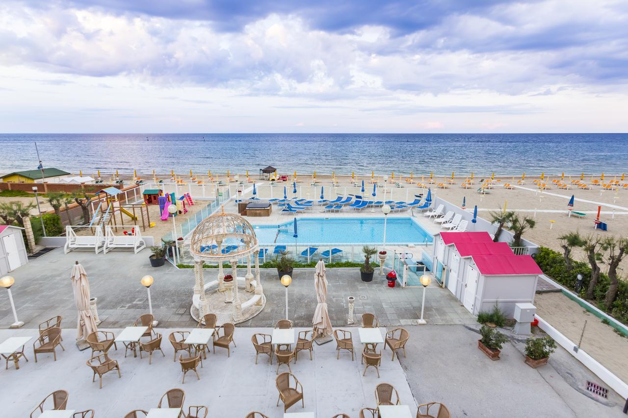 Hotel Casadei Fano Kültér fotó